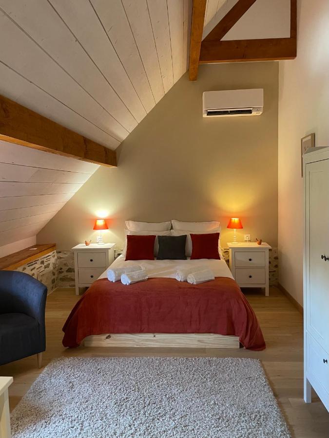 Domaine Des Pierres Trouvees Bed & Breakfast Saint-Vincent  Exterior foto